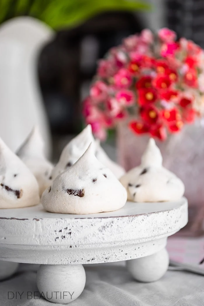 Chocolate chip Meringue Kisses