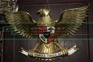 kerajinan logo garuda tembaga