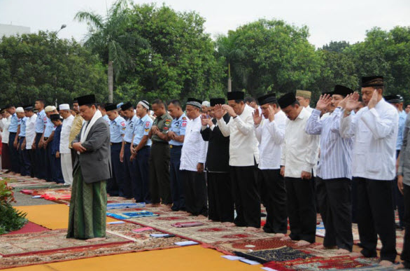 Melaksanakan Shalat Id Di Tanah Lapang Atau Masjid Melaksanakan Shalat Id Di Tanah Lapang Atau Masjid
