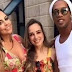 Ronaldinho Gaúcho reata com suas duas namoradas