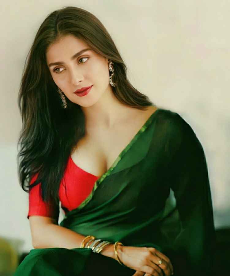 Hot and Sexy Ayeza Khan Pictures 15