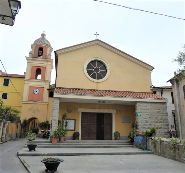 chiesa nel paese di La Serra di Lerici