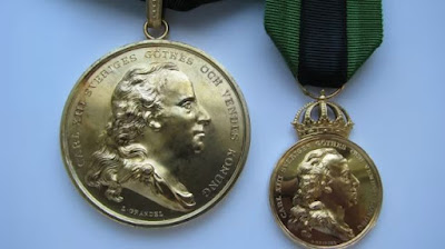 Närbild på två medaljer