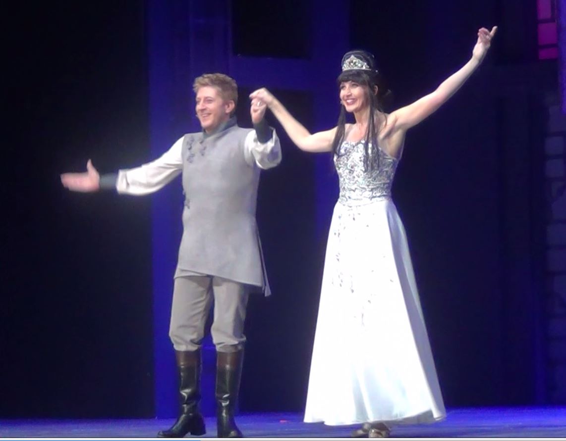 Riflettori Su Di Silvia Arosio La Regina Di Ghiaccio Lorella Cuccarini Curtain Call Del Debutto Milanese