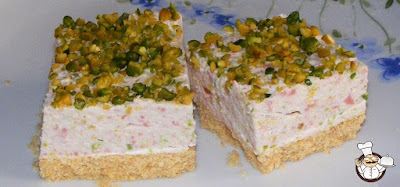 Cheesecake salata con pistacchi e mortadella.