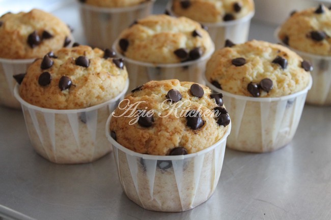 Chocolate Chips Muffin Paling Simple - Azie Kitchen