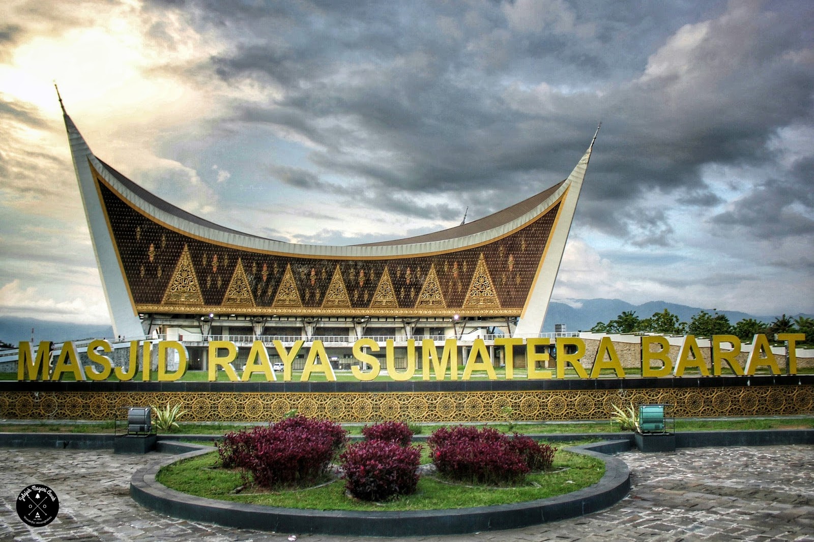 Jelajah Nagari Awak: Masjid Raya Sumatera Barat dengan 