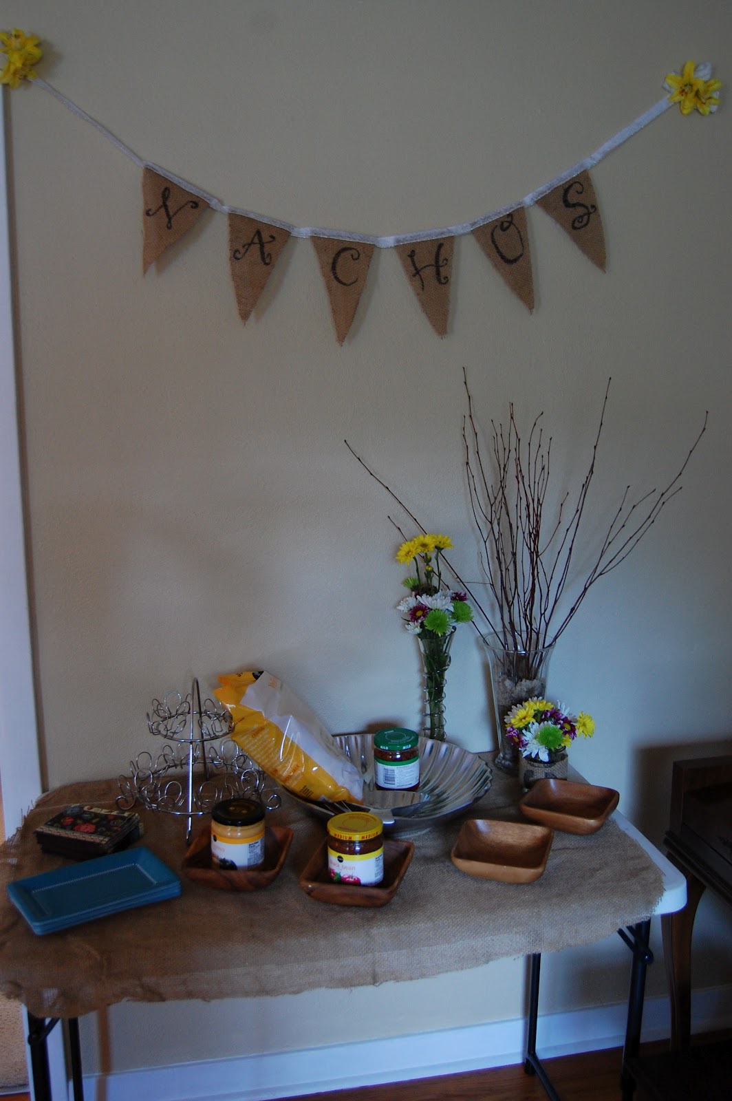 The Creative Pair Using  Burlap for Party  Decorations 
