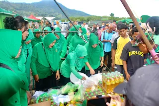 Bazaar TNI Kodim 1608/Bima Diserbu Warga
