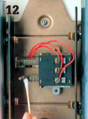 Instalaciones eléctricas residenciales - Limpiando gomas en campanas de timbre