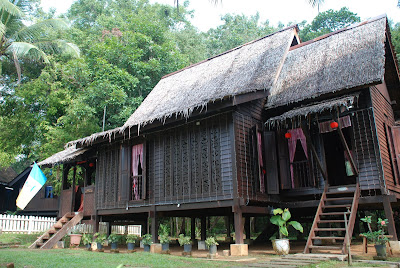 Asal Atap Rumah Panjang  kembara ranah minang sumatera 