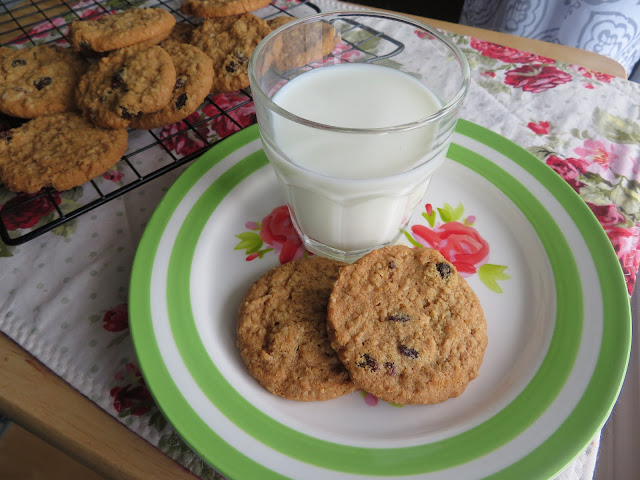 Thin & Crisp Oatmeal Cookies