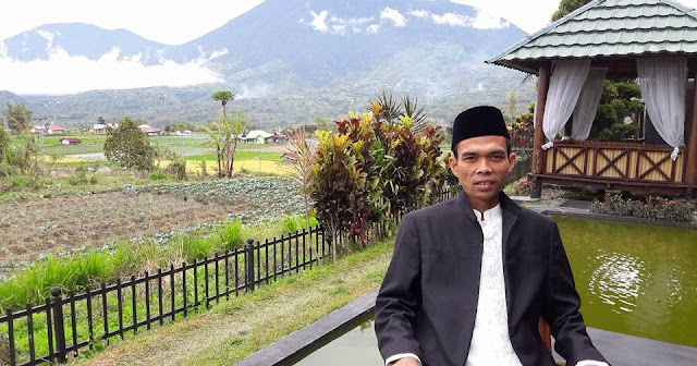  yaitu seorang pendakwah dan ulama Indonesia yang sering mengulas banyak sekali macam persoala Mp3 Ceramah Ustadz Abdul Somad Terbaru