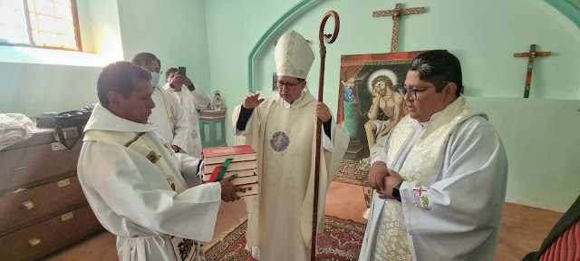 Am 25. Mai fand in der Pfarrei Chayanta die Segnung und Einweihung des neuen Altars und Ambons statt. In Chayanta hat unser Bischof einen neuen Kirchenaltar gesegnet, der in der Chiquitania von einem einheimischen Künstler hergestellt wurde.