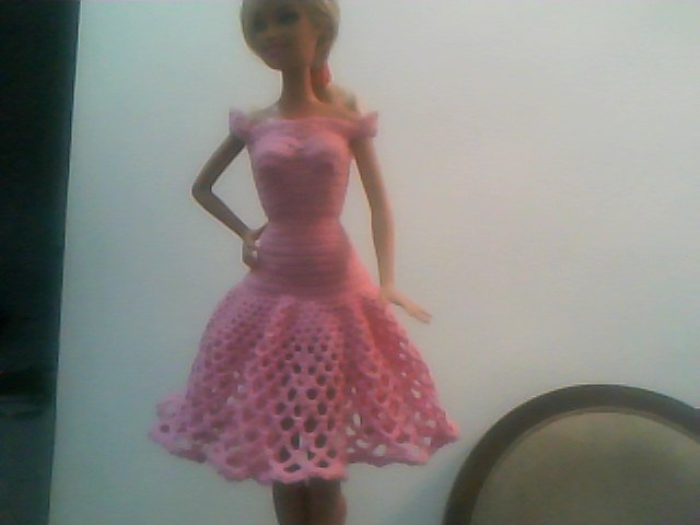 Barbie com vestido de crochê feito por Pecunia MM