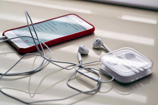 APPLE EARBUDS: REVIEW OF LATEST IPHONE 6 EARPHONES