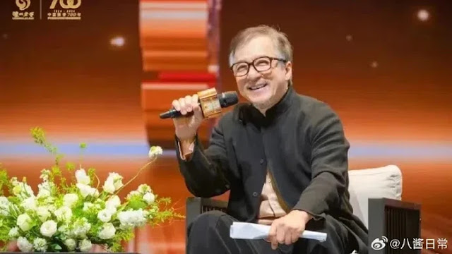  Segin Harta Kekayaan Jackie Chan yang Penampilannya Bikin Pangling