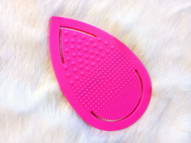 Beauty Blender Cleansing Mitt, Brush Cleaner, Beauty Blender, Makeup, Beauty, Reviews, Top Beauty Blogger of Pakistan, red alice rao, maliha rao, makeup artist