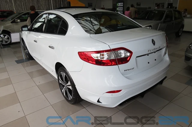 carro Fluence Renault 2013 branco