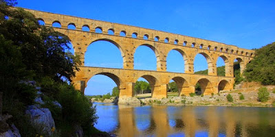 4. पोंट ड्यू गार्ड  ( Pont du Gard, Gard River, France)