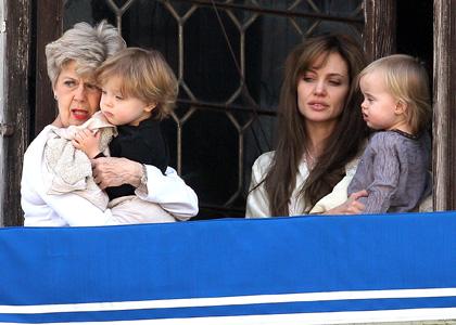 pictures of brad pitt and angelina jolie twins. Angelina Jolie Brad Pitt Twins