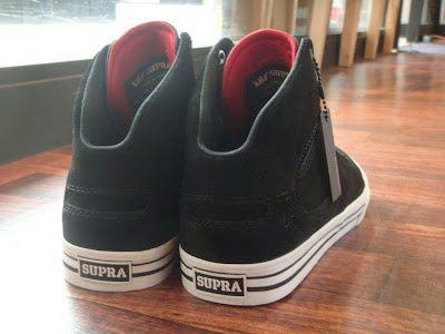 SUPRA（スープラ）SOCIETY MID WHITE FULL GRAIN スニーカー バックアングル