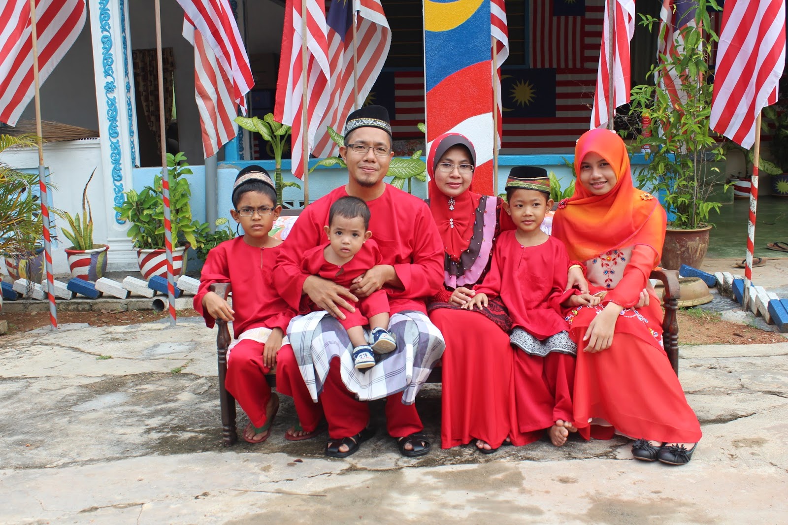 Adieyza Baju Kurung dan Baju Melayu Sedondon Suami Isteri 