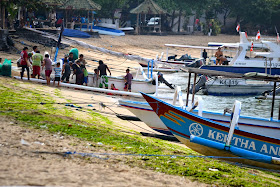 pescadores del puerto de Denpasar, Bali, Indonesia