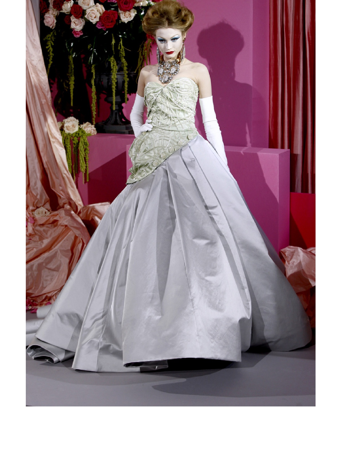 https://blogger.googleusercontent.com/img/b/R29vZ2xl/AVvXsEij_WSc1gNpfZJI8FAZBMJRA4bqTVpz8p2SSwor05E8l7nqxW9nUazNITEikdoqHO5l4zT1v4zwwUsi0b0i5YSBQx2rVaDMLtzCADEJED8tpfXuhxq4pk0cx1io11PxoFuHHF7yBKTJ81M/s1600/Bride+Dior+2010.jpg