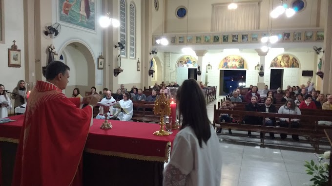 DEVOÇÃO E GRATIDÃO NA MISSA DO MARTÍRIO DE ALBERTINA