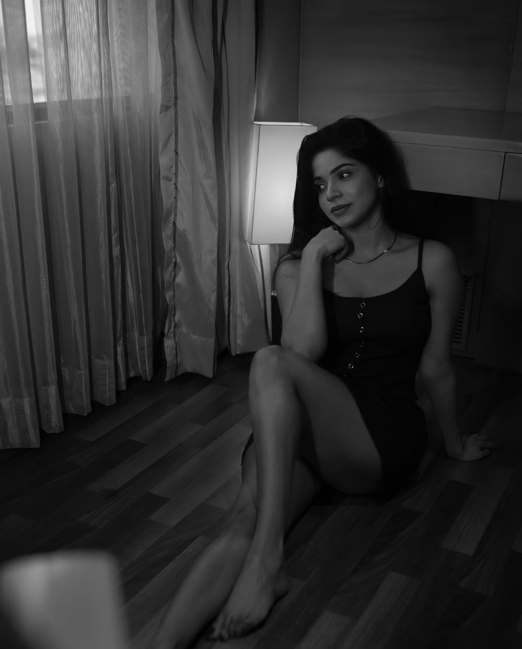 Divya Bharti Awesome Stills In Black Az7am