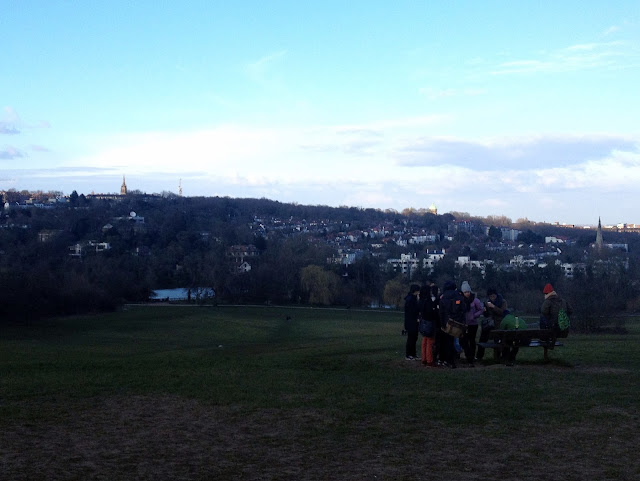 La gente hace picnic a pesar del frío Hampstead