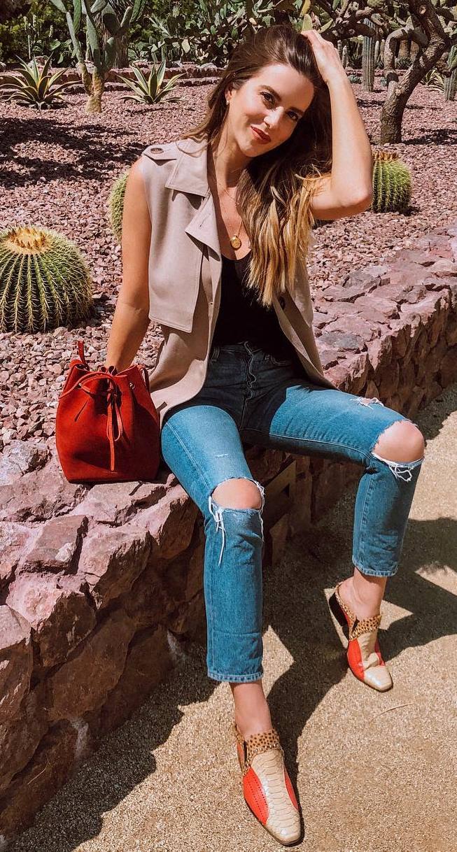 fashionable outfit / nude vest + red bag + top + ripped jeans + loafers