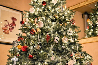 Gambar Pohon Natal Unik