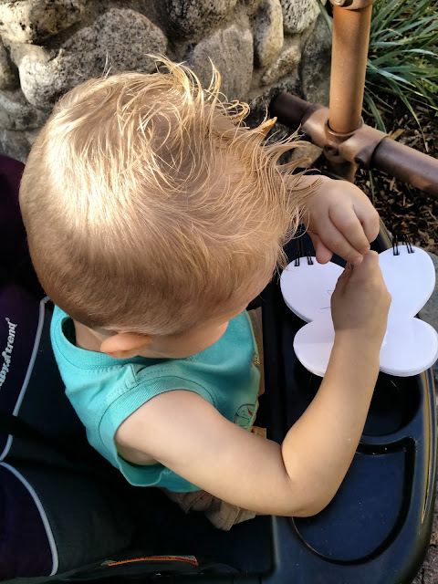 Keeping Kids Busy While Waiting in Line at Disneyland {and other theme parks}