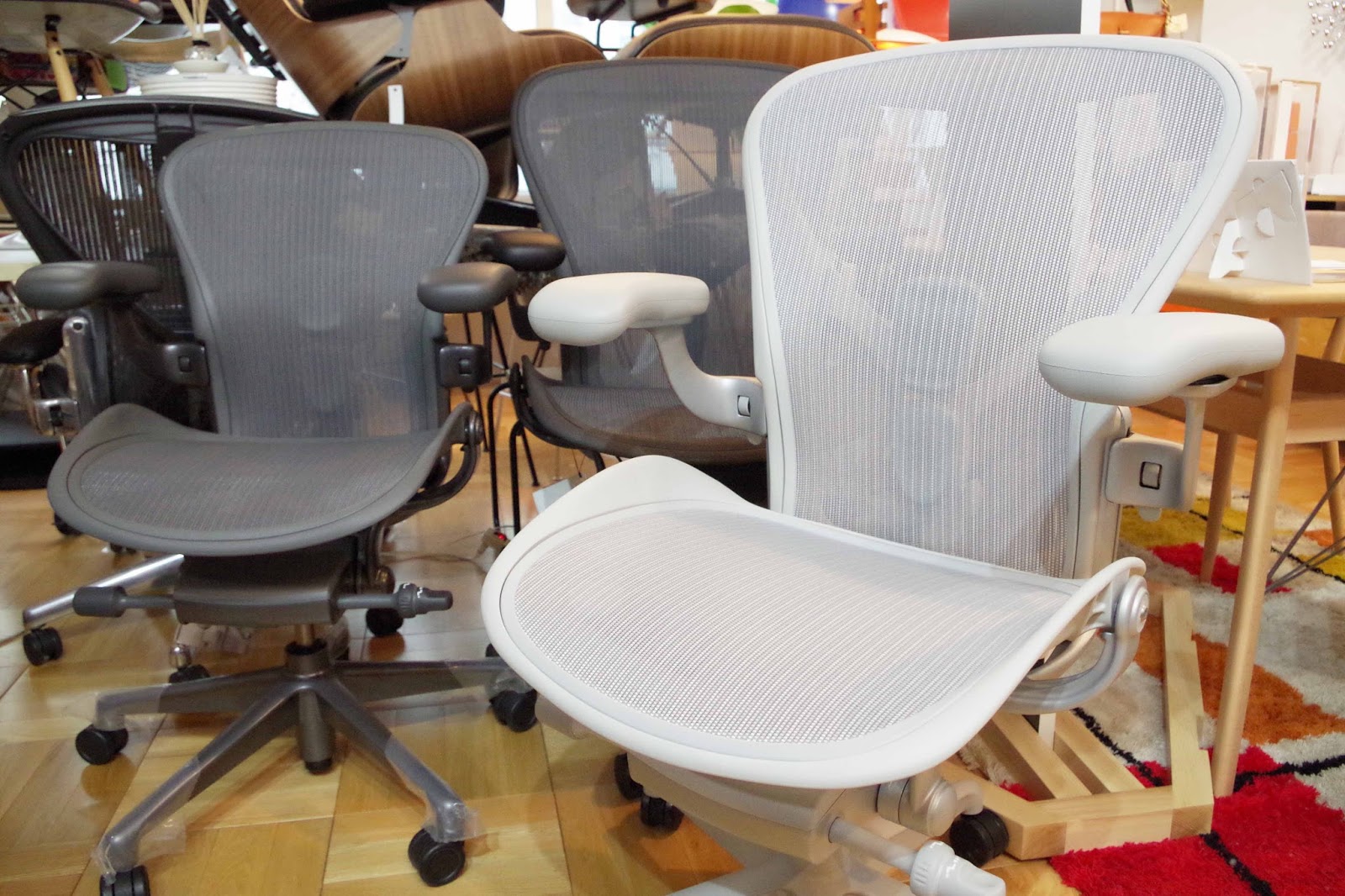 アーロンチェアリマスタードのよくある質問 聞かれること 疑問などいろいろ書きました 17 8 11 Case Study Shop Nagoya Blog ミッドセンチュリー期の家具専門