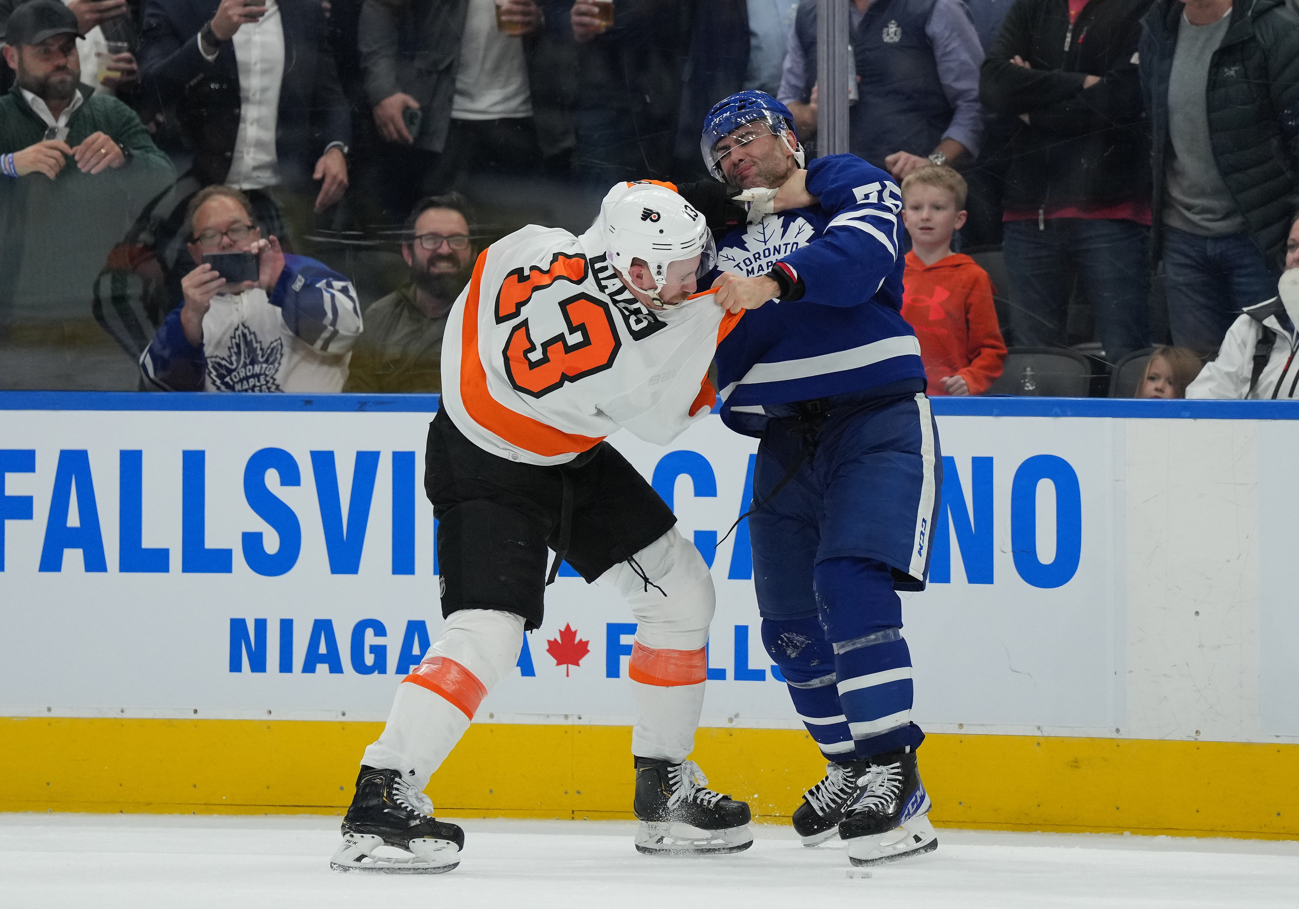 Kevin Hayes vs. Mark Giordano, November 02, 2022 - Philadelphia Flyers vs.  Toronto Maple Leafs