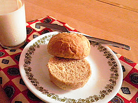 Vermont Oatmeal Brown Sugar Bread Recipe @ treatntrick.blogspot.com