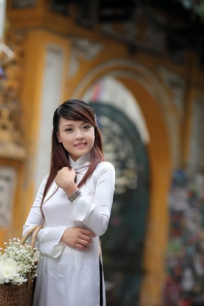 Vietnam-beautiful-girl-in-ao-dai