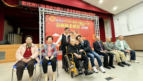 ▲林世賢市長與103歲人瑞林文漢合影。（記者林明佑攝）