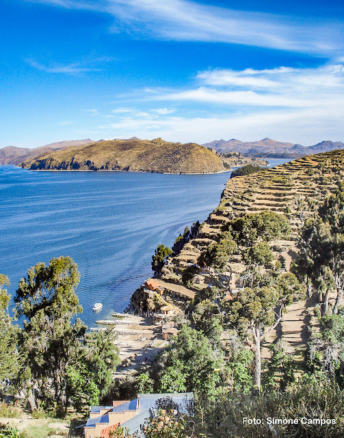 Trilha na Ilha do Sol no Lago Titicaca na Bolívia