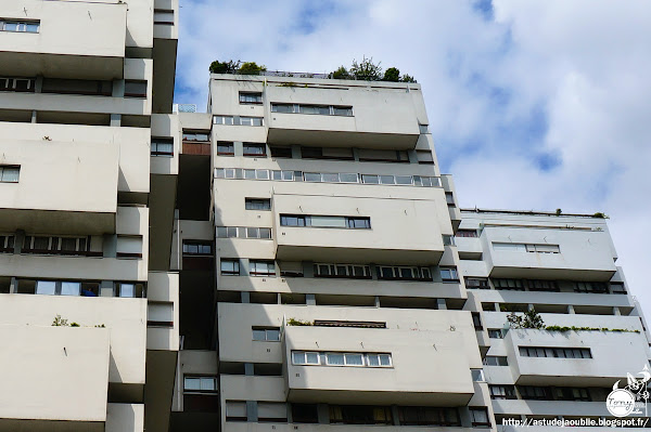 Paris 12ème - Tours de logements, rue Erard.  Architectes: Roger Anger, Mario Heymann, Pierre Puccinelli  Construction: 1962 