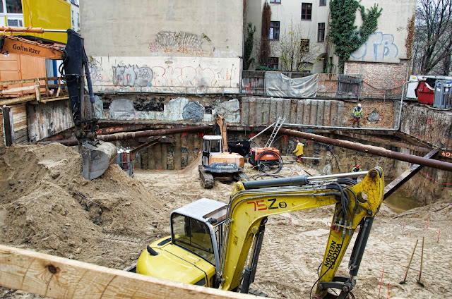 Baustelle Neubau eines Boardingwohn- und Geschäftshauses, Oranienburger Straße / Große Hamburger Straße, 10115 Berlin, 10.12.2013