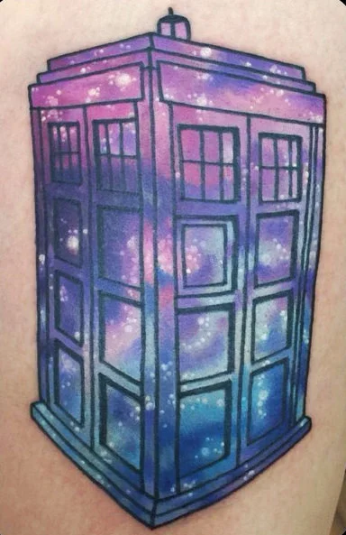Tatuaje de la cabina del Dr.Who