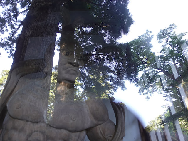 大山寺の山門の仁王像