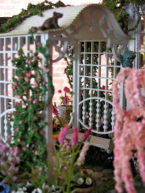 dollhouse garden trellis