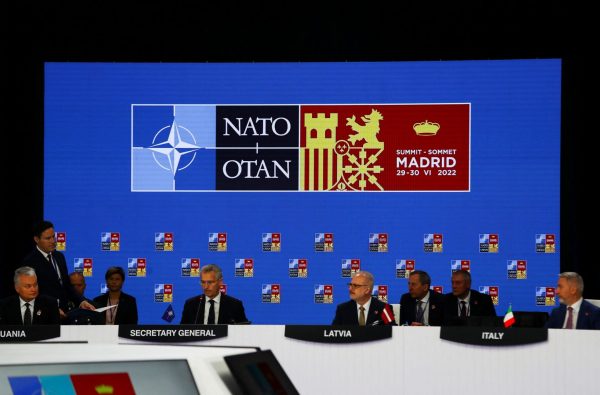 Το ΝΑΤΟ κηρύσσει επισήμως τον νέο Ψυχρό Πόλεμο