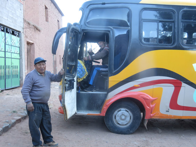 Don Luis fährt jetzt die Route Esmoraca - Villazón - Tupiza mit seinem Kleinbus Modell 2012