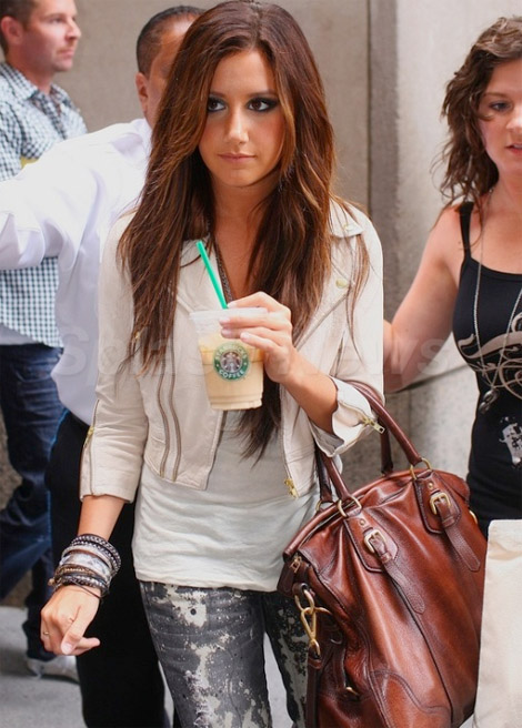 Ashley Tisdale Style going back to her handbag how could you possibly do 