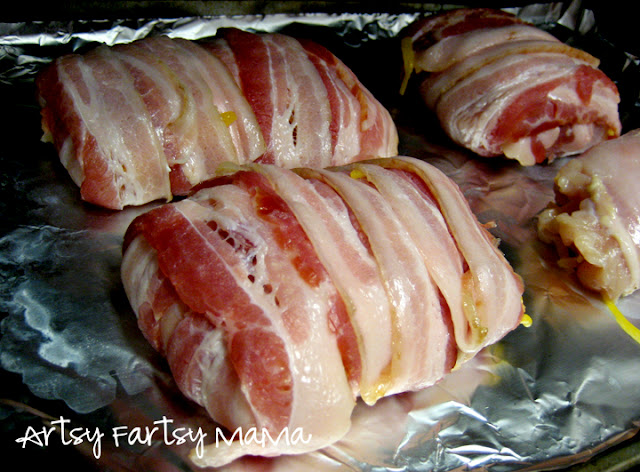 Bacon Wrapped Chicken at artsyfartsymama.com